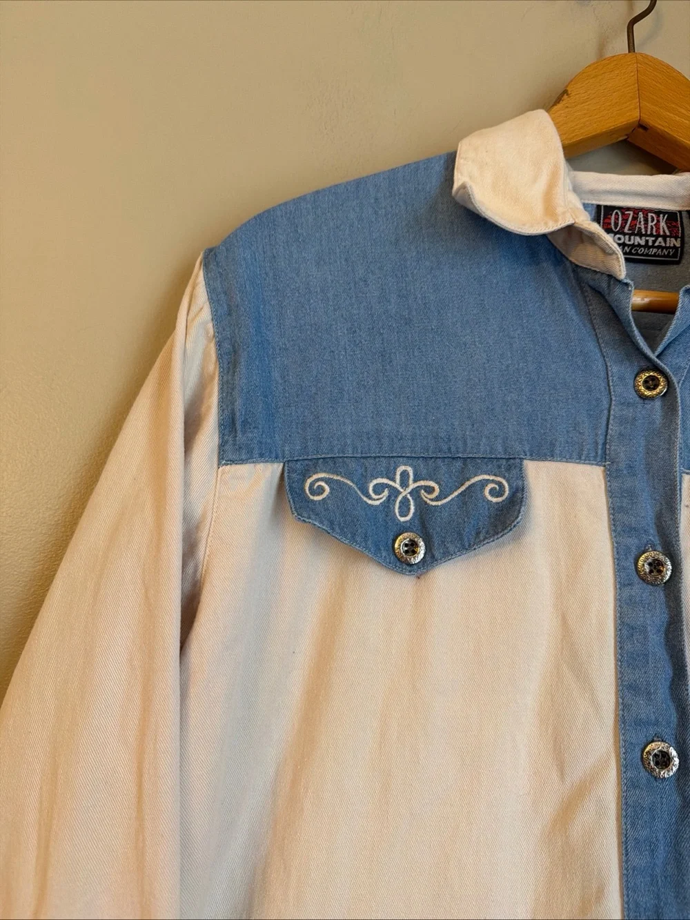 Ozark Mountain Western Denim Shirt Embroidered Pockets Women Med Rodeo Festival